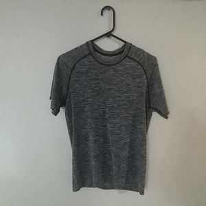 Lululemon shirt vent tech
